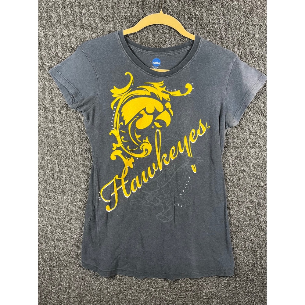 NCAA Iowa Hawkeyes Graphic Tee Womens Medium Gray Yellow Short Sleeve T-Shirt